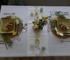 Powiększ zdjęcie Świąteczny stół przygotowany przez uczniów