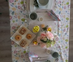 Powiększ zdjęcie Świąteczny stół przygotowany przez uczniów