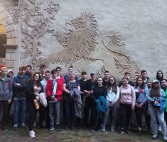 Powiększ zdjęcie przed wejściem do zamku Grodno