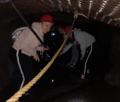 Powiększ zdjęcie w podziemiach 