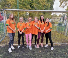 Powiększ zdjęcie Skład sztafety dziwecząt reprezentujących ZSP w Zgorzelcu