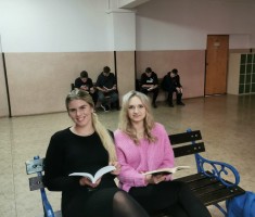 Powiększ zdjęcie Uczniowie podczas akcji 