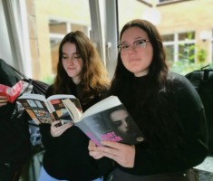 Powiększ zdjęcie Uczniowie podczas akcji 