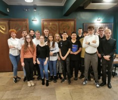 Powiększ zdjęcie W Teatrze STU na przedpremierowym spektaklu 