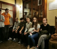 Powiększ zdjęcie W muzeum 