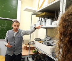 Powiększ zdjęcie Prowadzący zajęcia