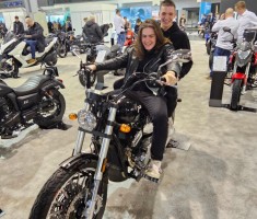 Powiększ zdjęcie Uczniowie na motorze