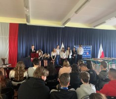 Powiększ zdjęcie Apel w rocznicę Uchwalenia Konstytucji 3. Maja