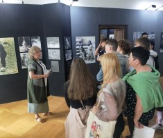 Powiększ zdjęcie Zamek Książ- genialna Pani Przewodnik zaczarowała grupę swoją opowieścią