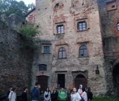 Powiększ zdjęcie Na zamku Grodno