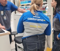 Powiększ zdjęcie Uczniowie klasy patronackiej podczas zajęć praktycznych w Castoramie