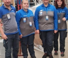 Powiększ zdjęcie Uczniowie klasy patronackiej podczas zajęć praktycznych w Castoramie