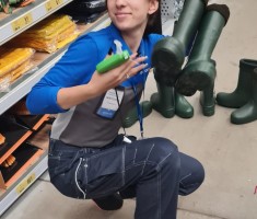 Powiększ zdjęcie Uczniowie klasy patronackiej podczas zajęć praktycznych w Castoramie