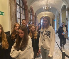 Powiększ zdjęcie Zwiedzanie Zamku