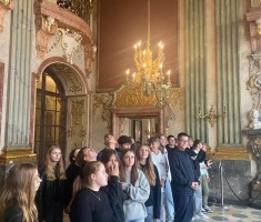 Powiększ zdjęcie Zwiedzanie Zamku