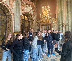 Powiększ zdjęcie Zwiedzanie Zamku