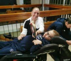 Powiększ zdjęcie Zaczytany uczeń