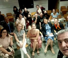 Powiększ zdjęcie Pamiątkowe selfie po dniu spędzonym na zwiedzaniu Temasek Polytechnic w Singapurze