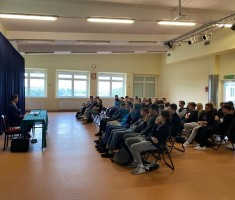 Powiększ zdjęcie Prowadzący oraz młodzież podczas szkolenia Laboratoria Logistyczne