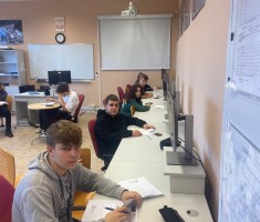 Powiększ zdjęcie Młodzież podczas olimpiady logistycznej