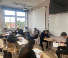 Powiększ zdjęcie Młodzież podczas olimpiady logistycznej