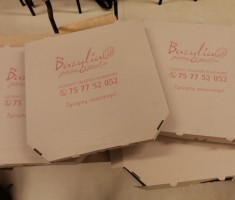 Powiększ zdjęcie Ufundowane z pieniędzy Rady Rodziców pizze dla uczestników mistrzostw.