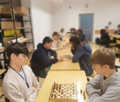 Powiększ zdjęcie Zwycięzca mistrzostw - Alan Chochel w trakcie rozgrywania kolejnej partii