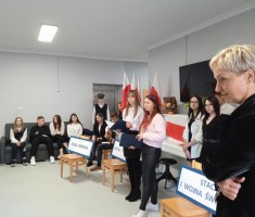 Powiększ zdjęcie Występ młodzieży w DPS Jutrzenka