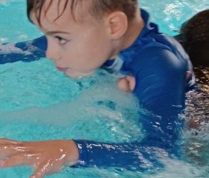 Powiększ zdjęcie Franek na basenie