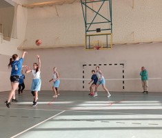 Powiększ zdjęcie Dzieczęta w trakcie rywalizacji