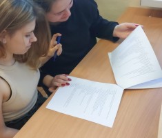 Przejdź do - Nasi uczniowie po pierwszym etapie Olimpiady Wiedzy i Umiejętności Fryzjerskich