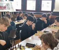 Powiększ zdjęcie Kolejni rywale 