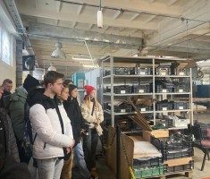 Powiększ zdjęcie Młodzież w Hucie Szkła