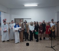 Powiększ zdjęcie wspólne śpiewanie kolęd w naszej szkole