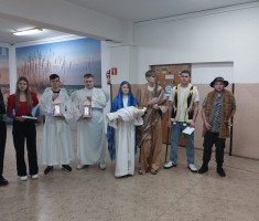 Powiększ zdjęcie wspólne śpiewanie kolęd w naszej szkole