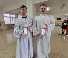 Powiększ zdjęcie wspólne śpiewanie kolęd w naszej szkole