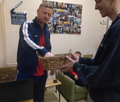 Powiększ zdjęcie Słodki poczęstunek otrzymali również nauczyciele