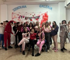 Powiększ zdjęcie Walentynkowa klasa 5RH