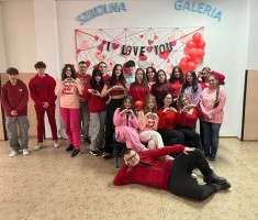 Powiększ zdjęcie Walentynkowa klasa 3AR