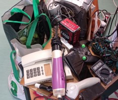 Powiększ zdjęcie Zebrane elektrośmieci
