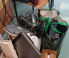 Powiększ zdjęcie Zebrane elektrośmieci