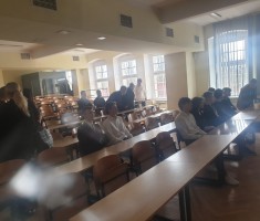 Powiększ zdjęcie Uczestnicy finału wysłuchują podsumowania XI edycji Olimpiady Budowlanej