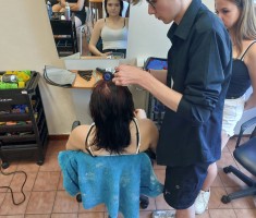 Powiększ zdjęcie Uczeń podczas pracy