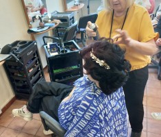 Powiększ zdjęcie Prowadząca podczas pracy