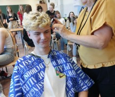 Powiększ zdjęcie Męskie uczesanie