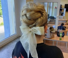 Powiększ zdjęcie Fryzura wykonana przez mistrzynię