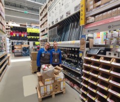 Powiększ zdjęcie Uczniowie klasy 2 podczas praktyk w Castoramie