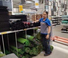 Powiększ zdjęcie Uczniowie klasy 2 podczas praktyk w Castoramie