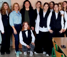 Powiększ zdjęcie Zdjęcie przedstawia uczestników warsztatów hotelarskich