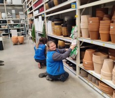 Powiększ zdjęcie Uczniowie podczas praktyk w Castoramie